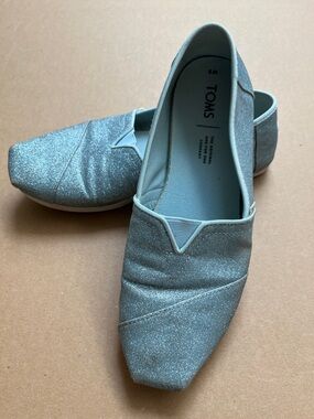 TOMS Women's Silver Sparkle Slip-On Flats size 8W